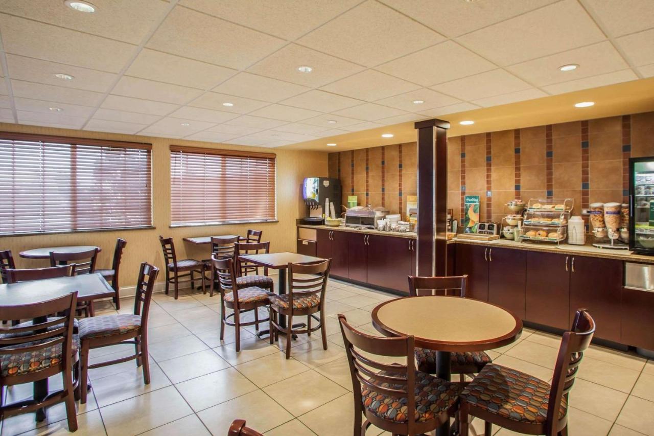 | Quality Inn and Suites St Charles -West Chicago