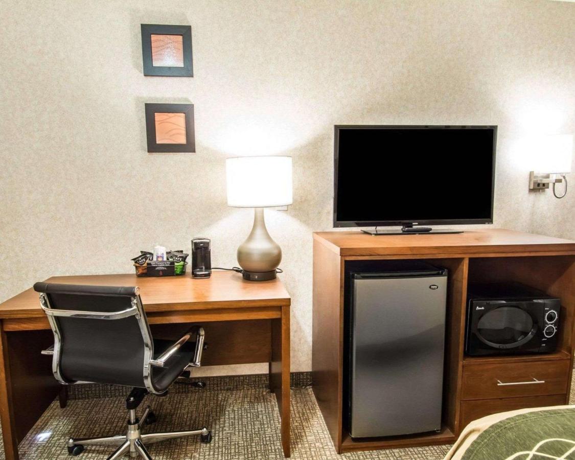 Queen Room - Accessible/Non-Smoking at Quality Inn Glasgow