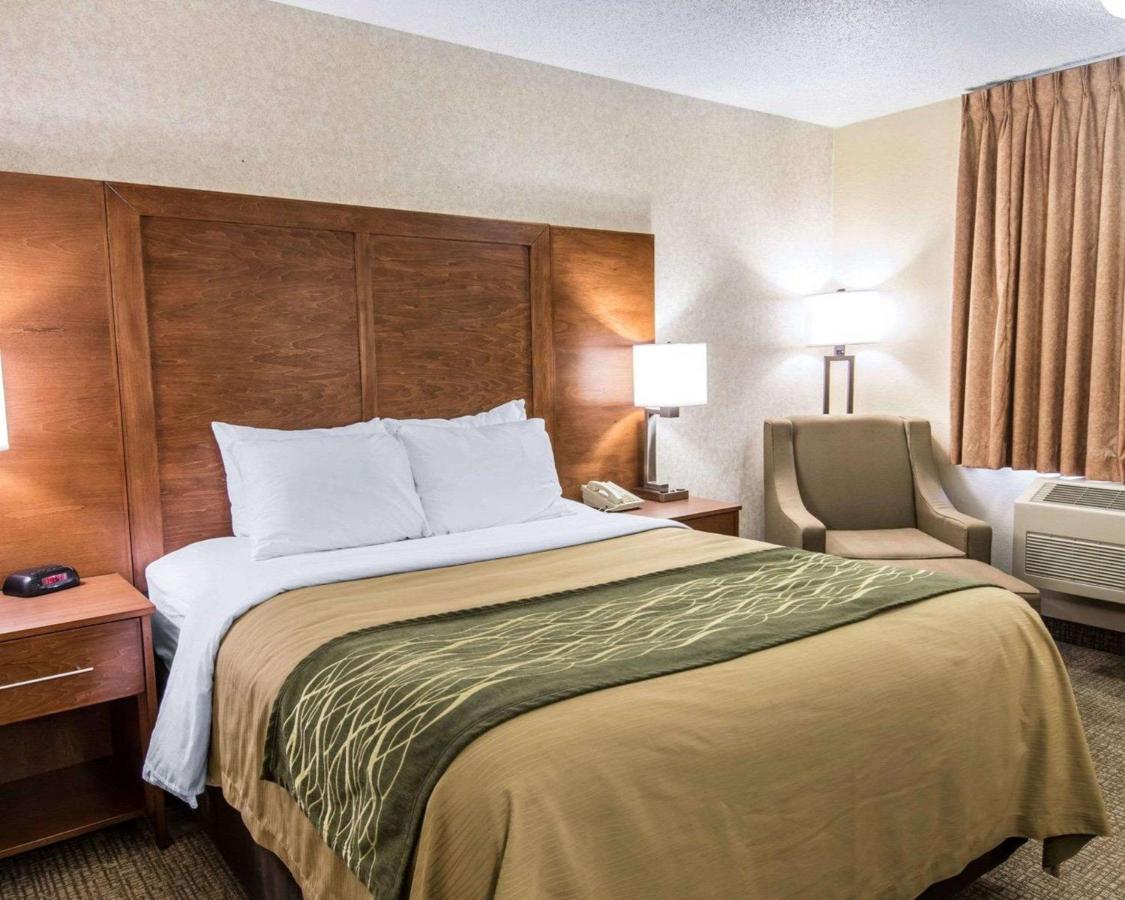 Queen Room - Accessible/Non-Smoking at Quality Inn Glasgow
