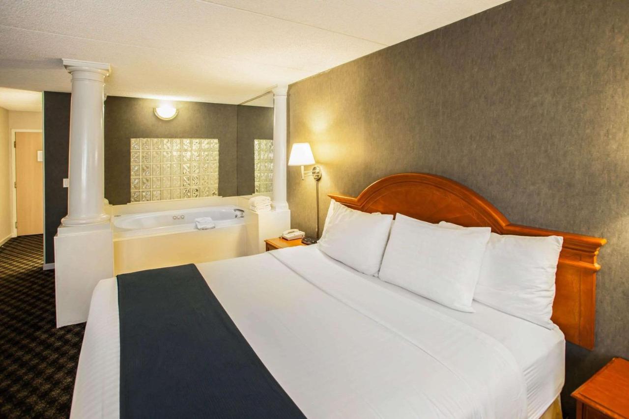 | Quality Inn and Suites St Charles -West Chicago