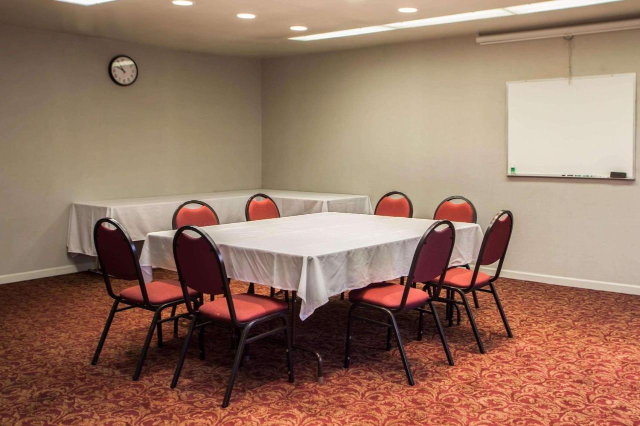 | Quality Inn and Suites St Charles -West Chicago