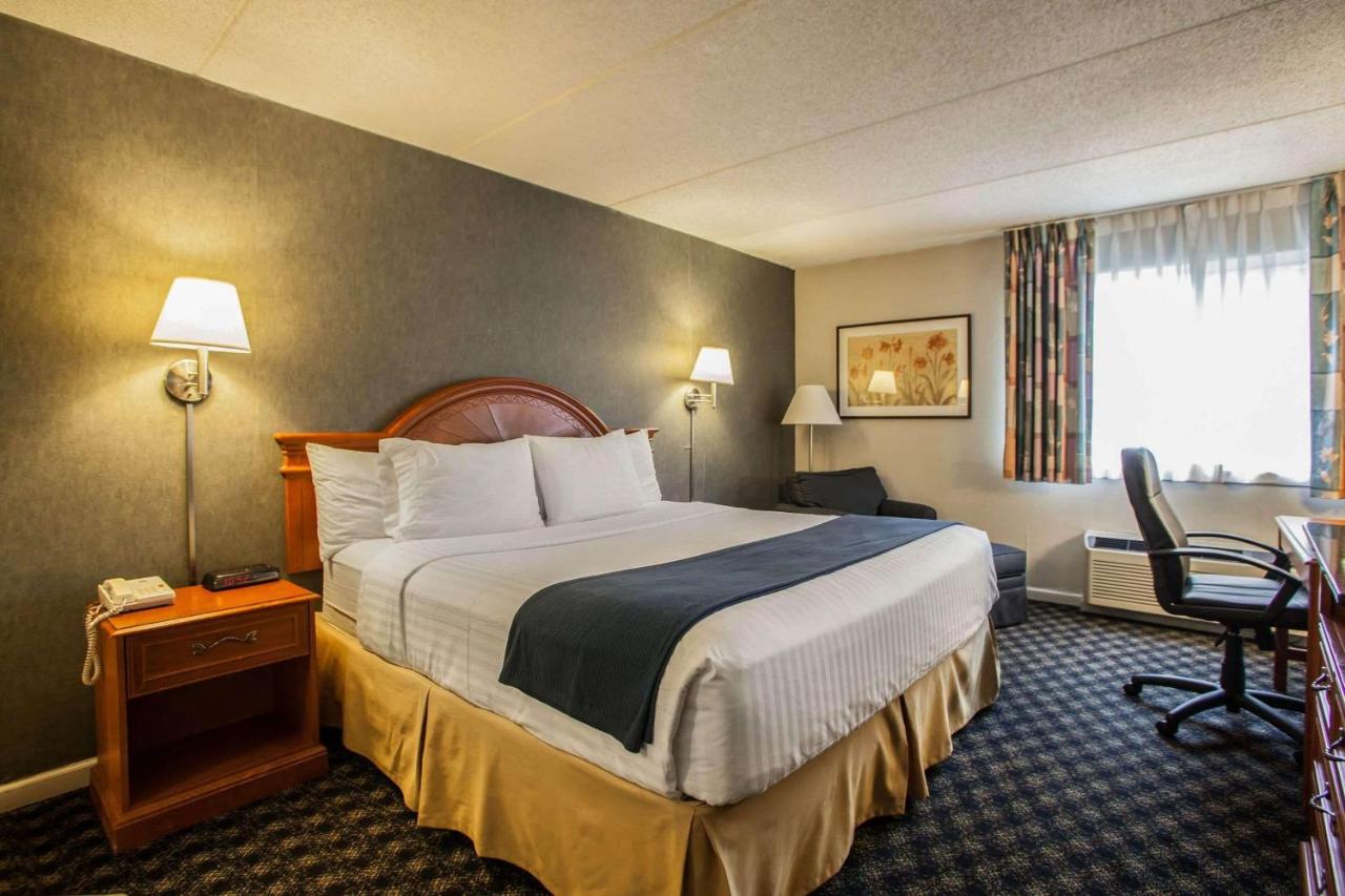 | Quality Inn and Suites St Charles -West Chicago