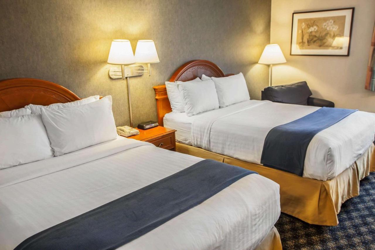 | Quality Inn and Suites St Charles -West Chicago