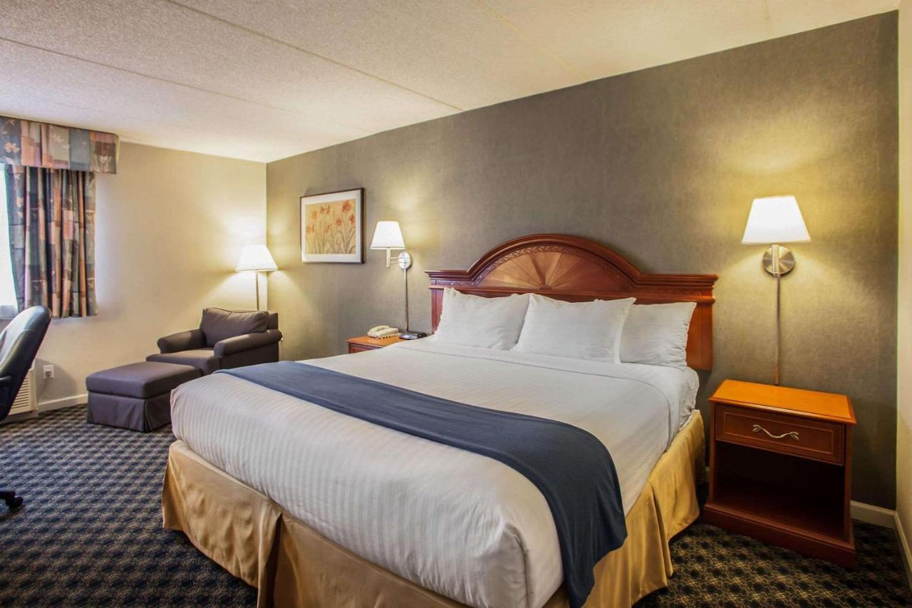 | Quality Inn and Suites St Charles -West Chicago