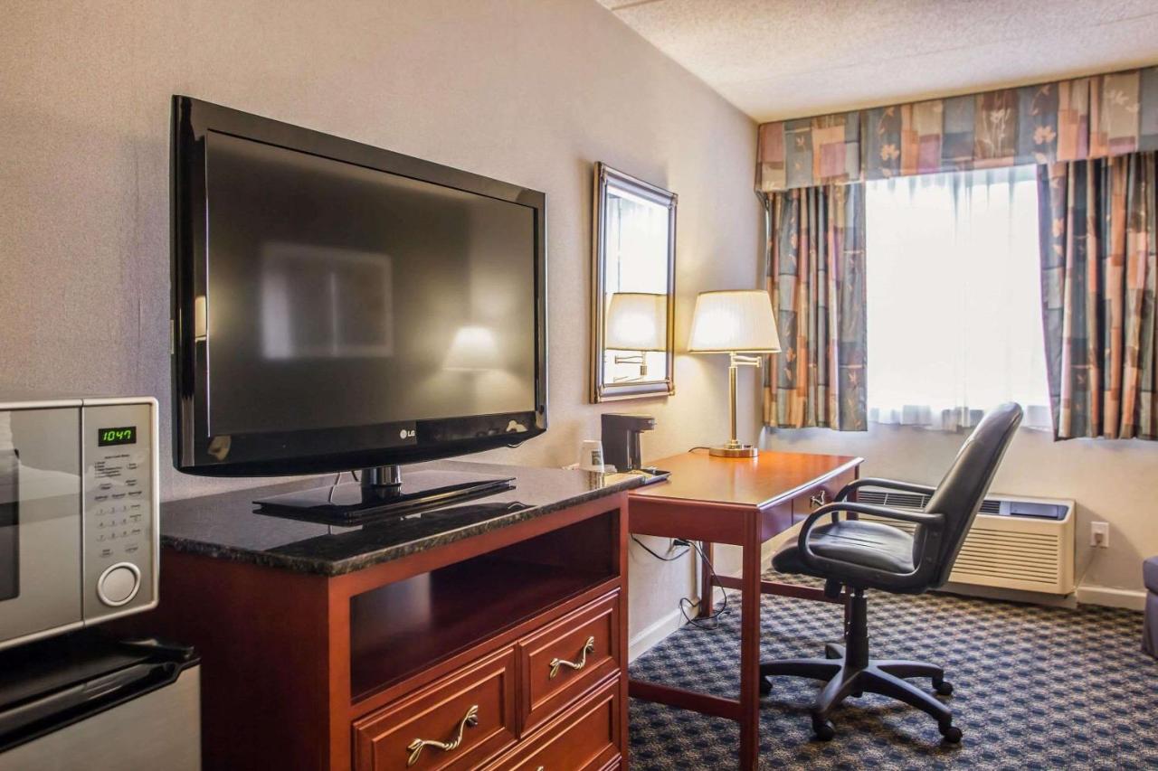 | Quality Inn and Suites St Charles -West Chicago