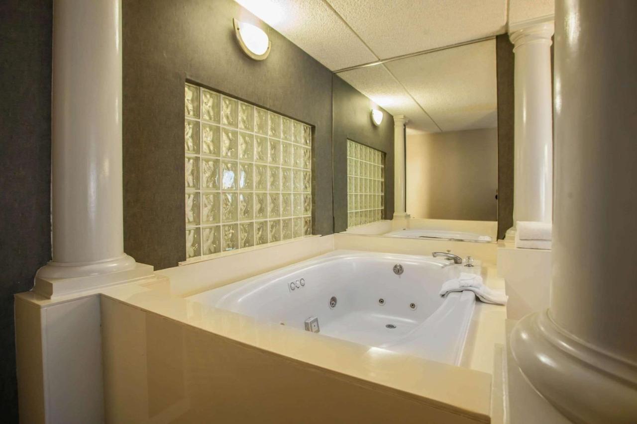 | Quality Inn and Suites St Charles -West Chicago