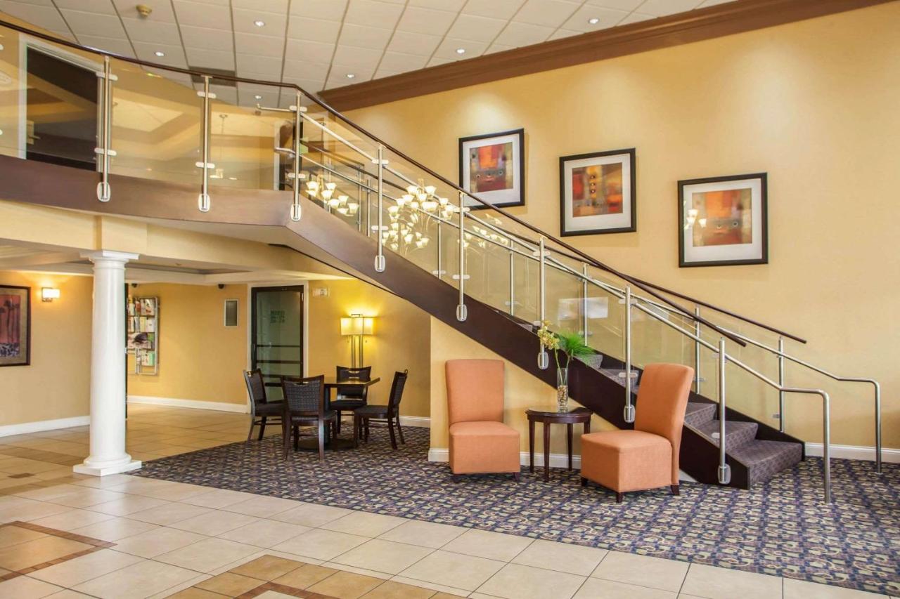 | Quality Inn and Suites St Charles -West Chicago