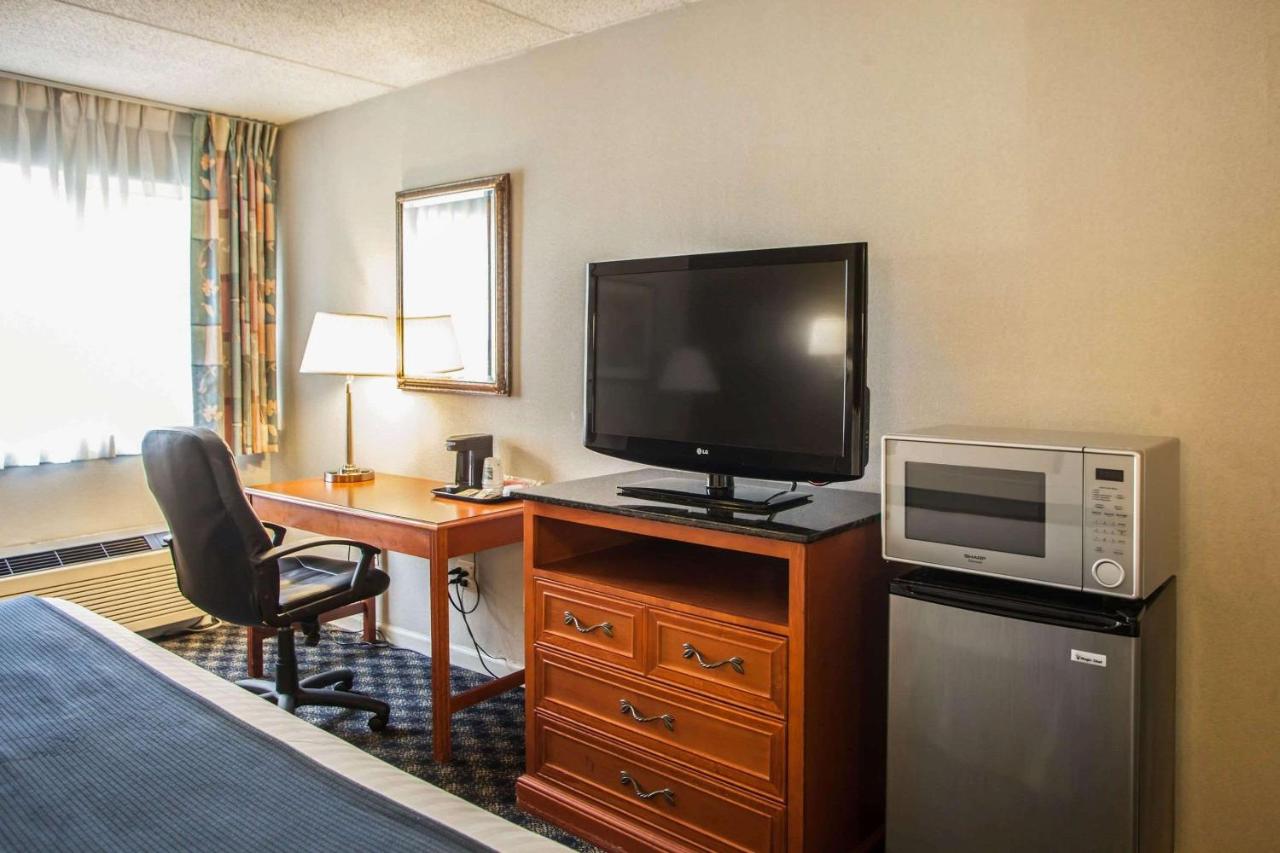 | Quality Inn and Suites St Charles -West Chicago