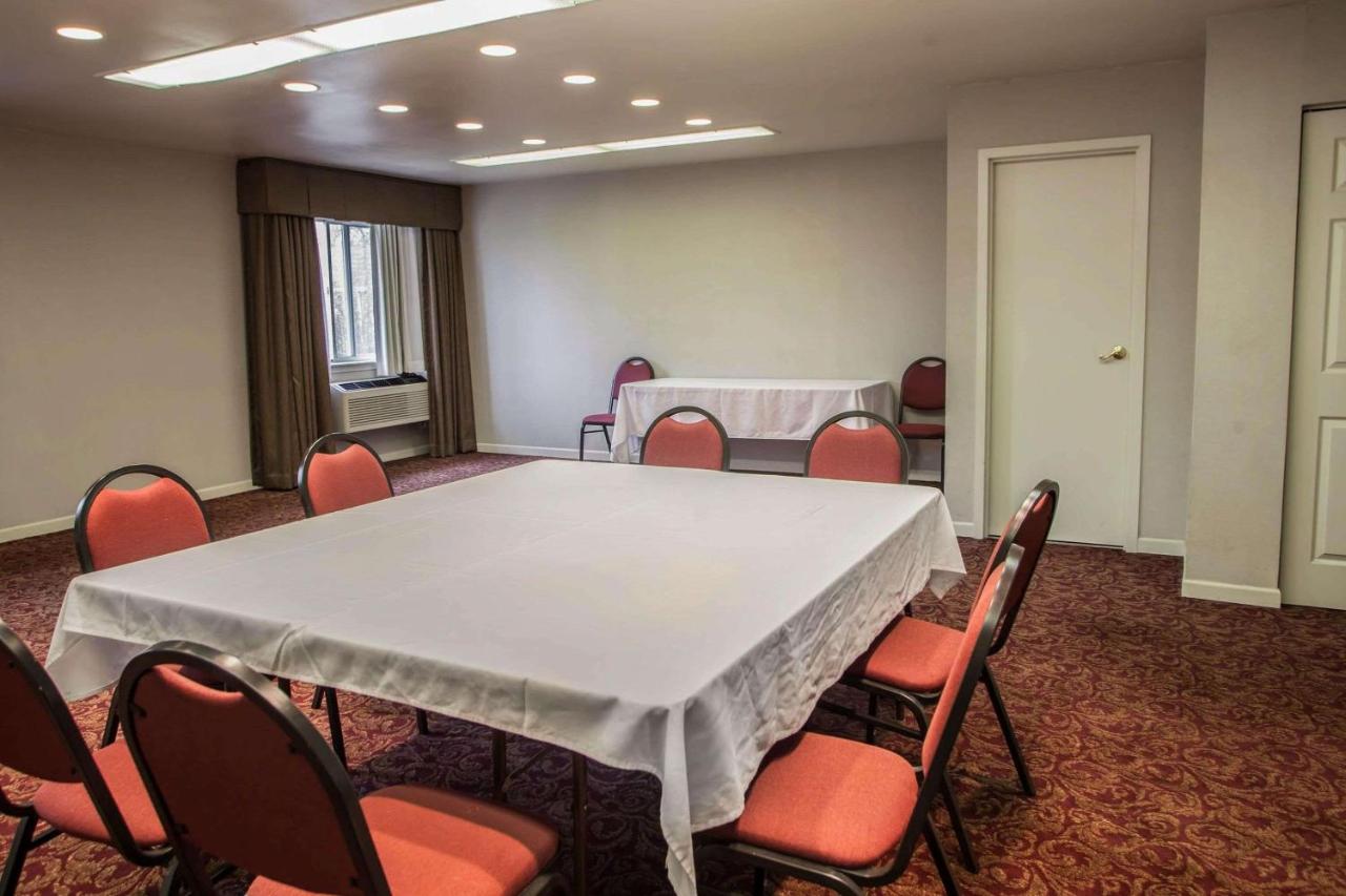 | Quality Inn and Suites St Charles -West Chicago