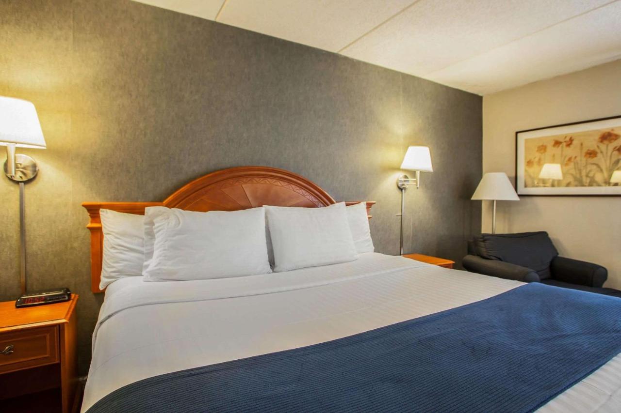 | Quality Inn and Suites St Charles -West Chicago