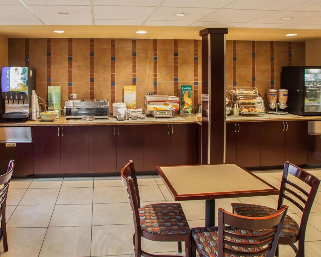 | Quality Inn and Suites St Charles -West Chicago
