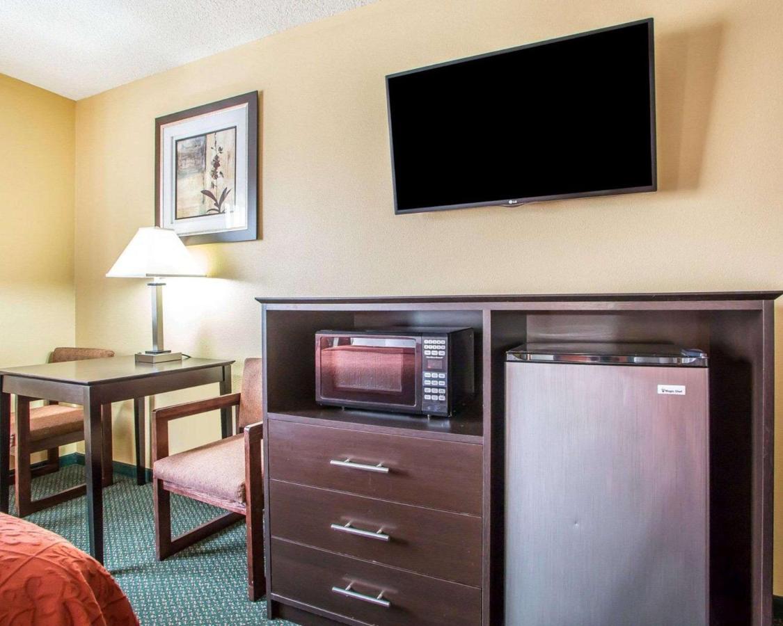 Queen Room with Two Queen Beds - Non-Smoking at Quality Inn Morton at I-74