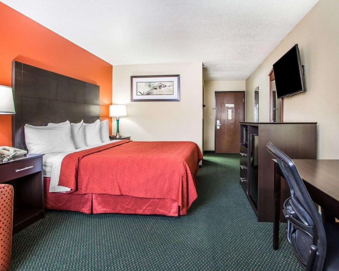 King Room - Non-Smoking at Quality Inn Morton at I-74