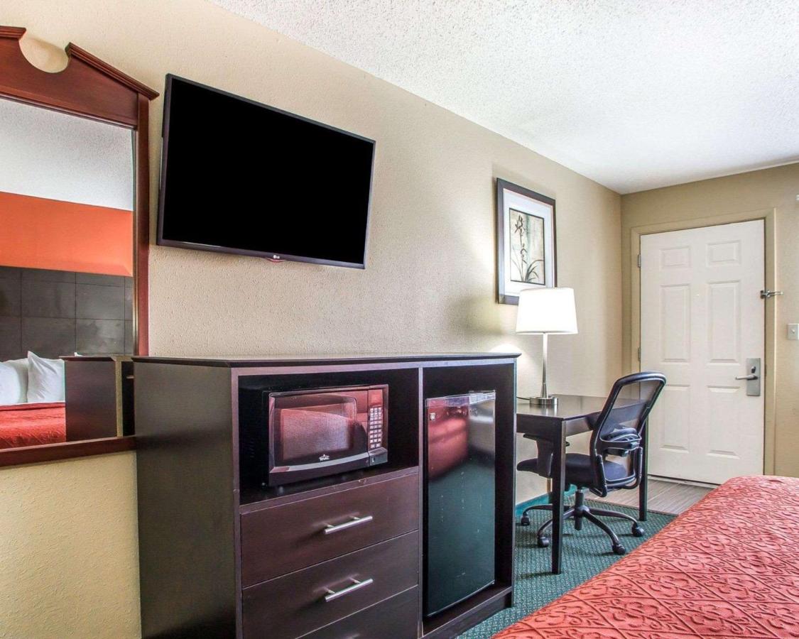 King Room - Non-Smoking at Quality Inn Morton at I-74