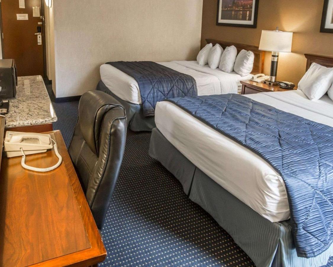 Queen Room with Two Queen Beds - Non-Smoking at Quality Inn Schaumburg - Chicago near the Mall