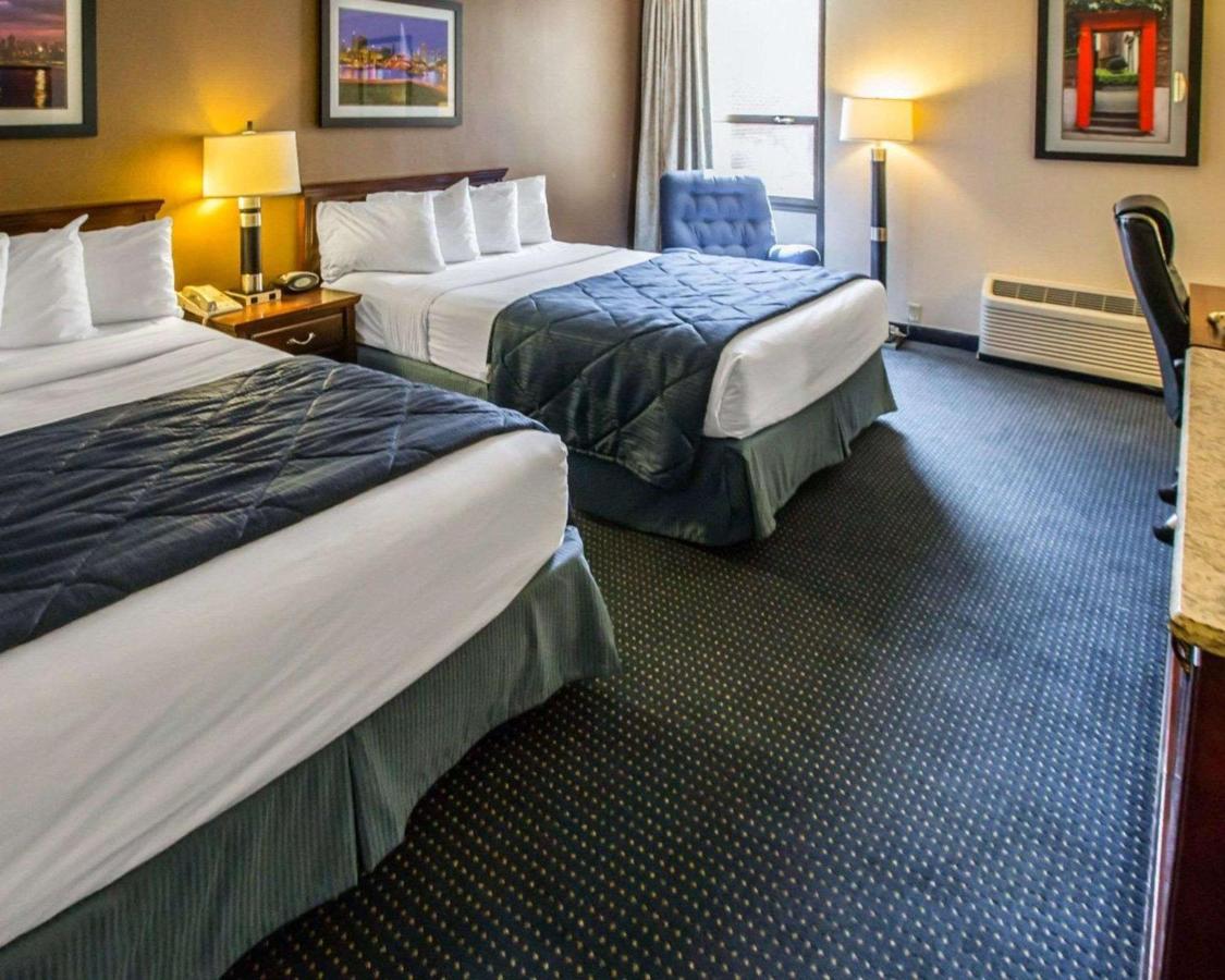 Queen Room with Two Queen Beds - Non-Smoking at Quality Inn Schaumburg - Chicago near the Mall