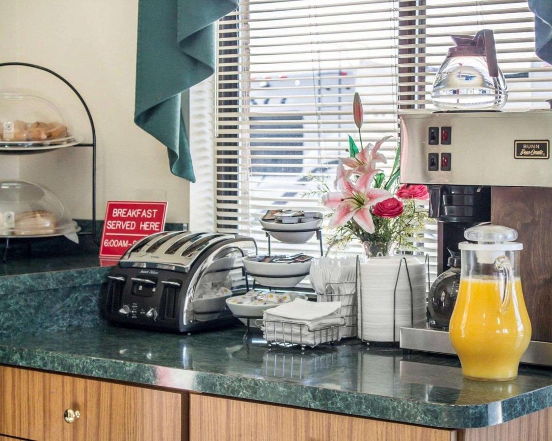 | Econo Lodge Elkhart