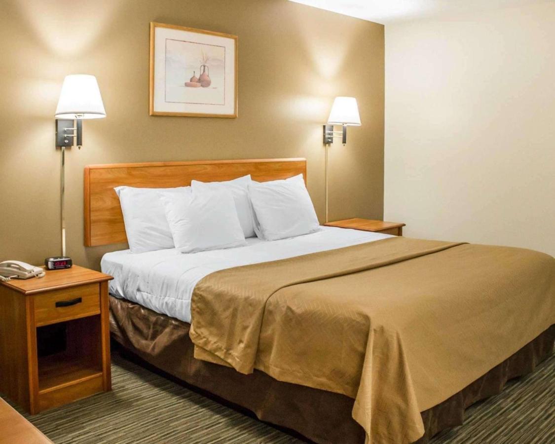 | Econo Lodge Elkhart