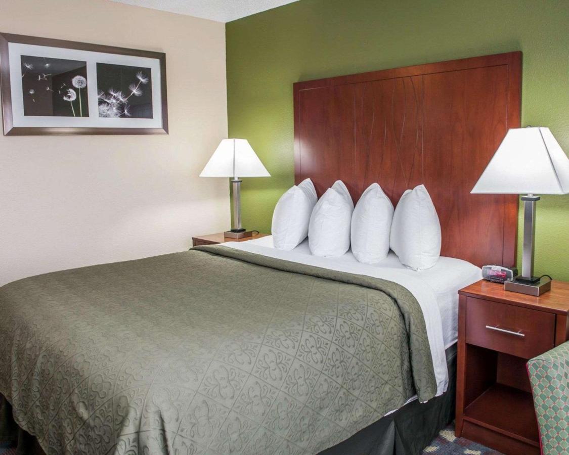 Queen Room - Non-Smoking at Quality Inn & Suites South Bend Airport