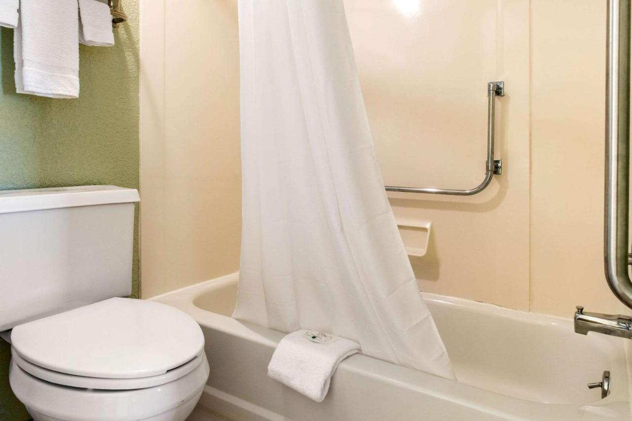 | Quality Inn Huntingburg