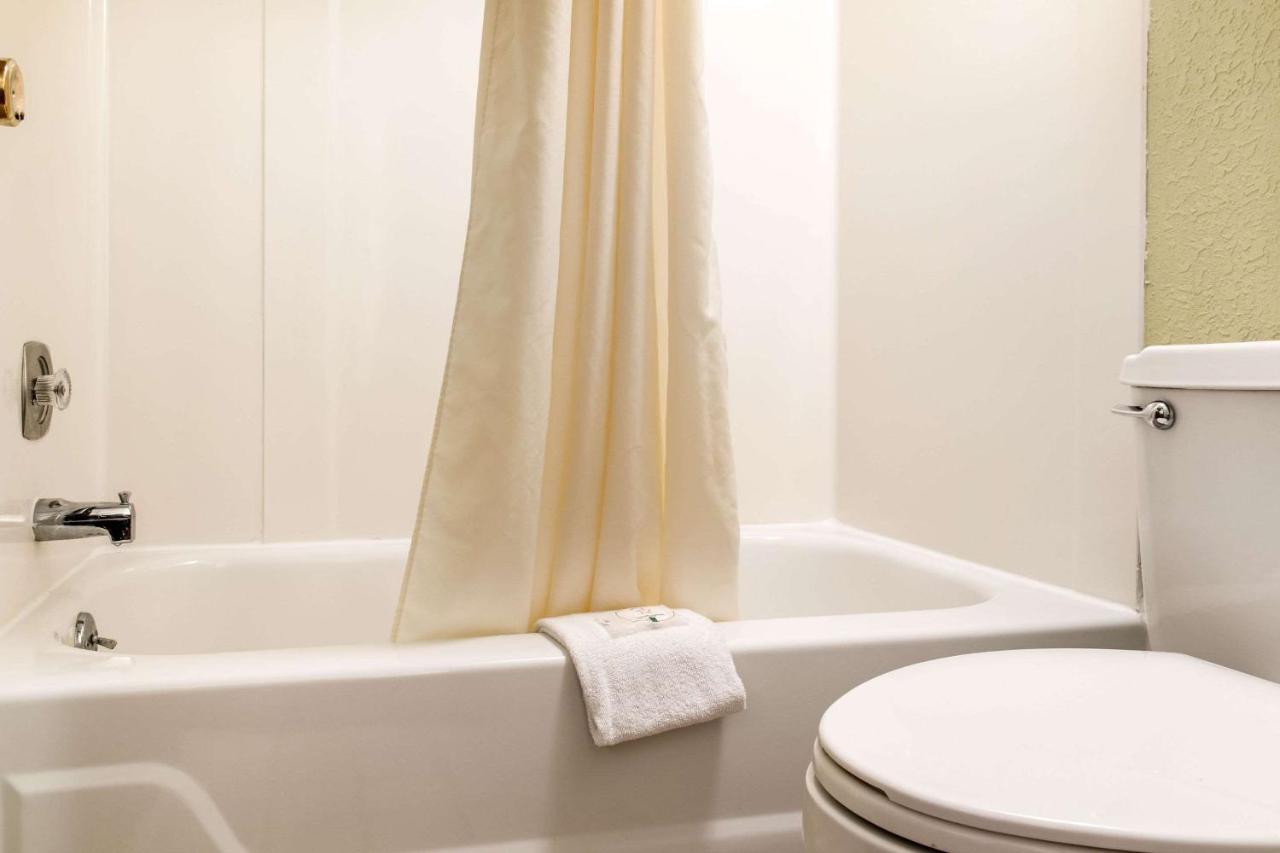 | Quality Inn Huntingburg