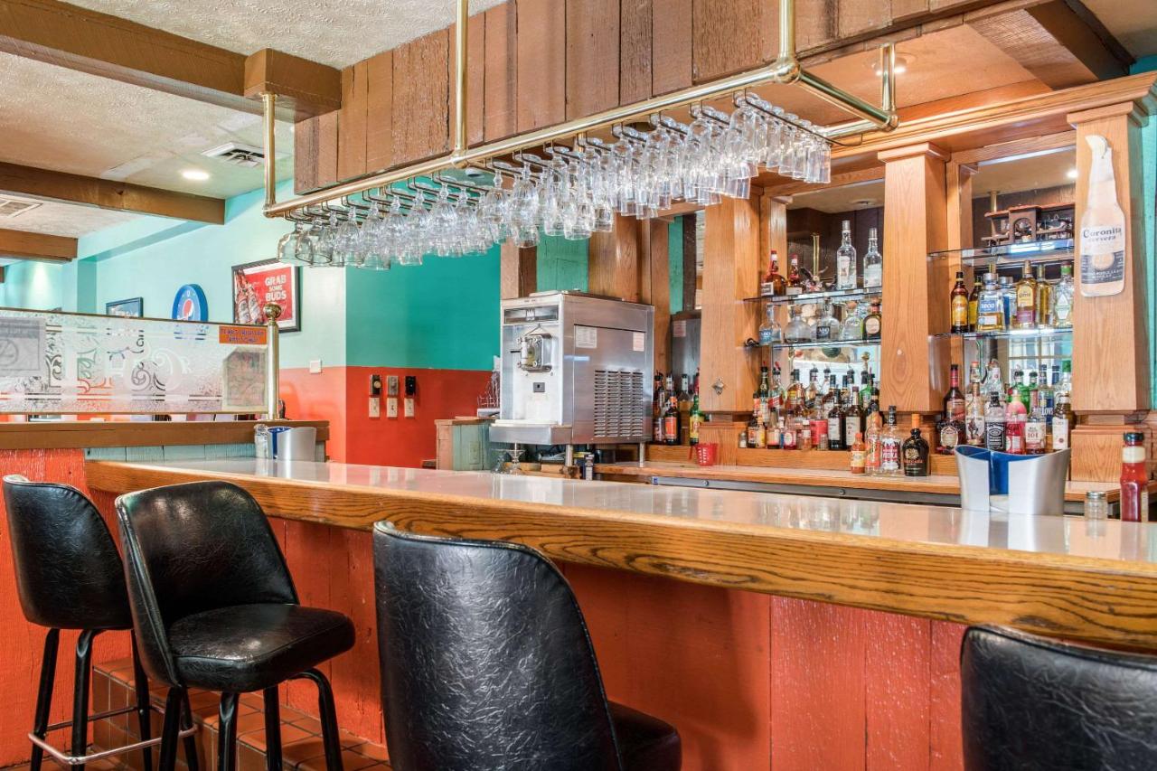 | Quality Inn Huntingburg