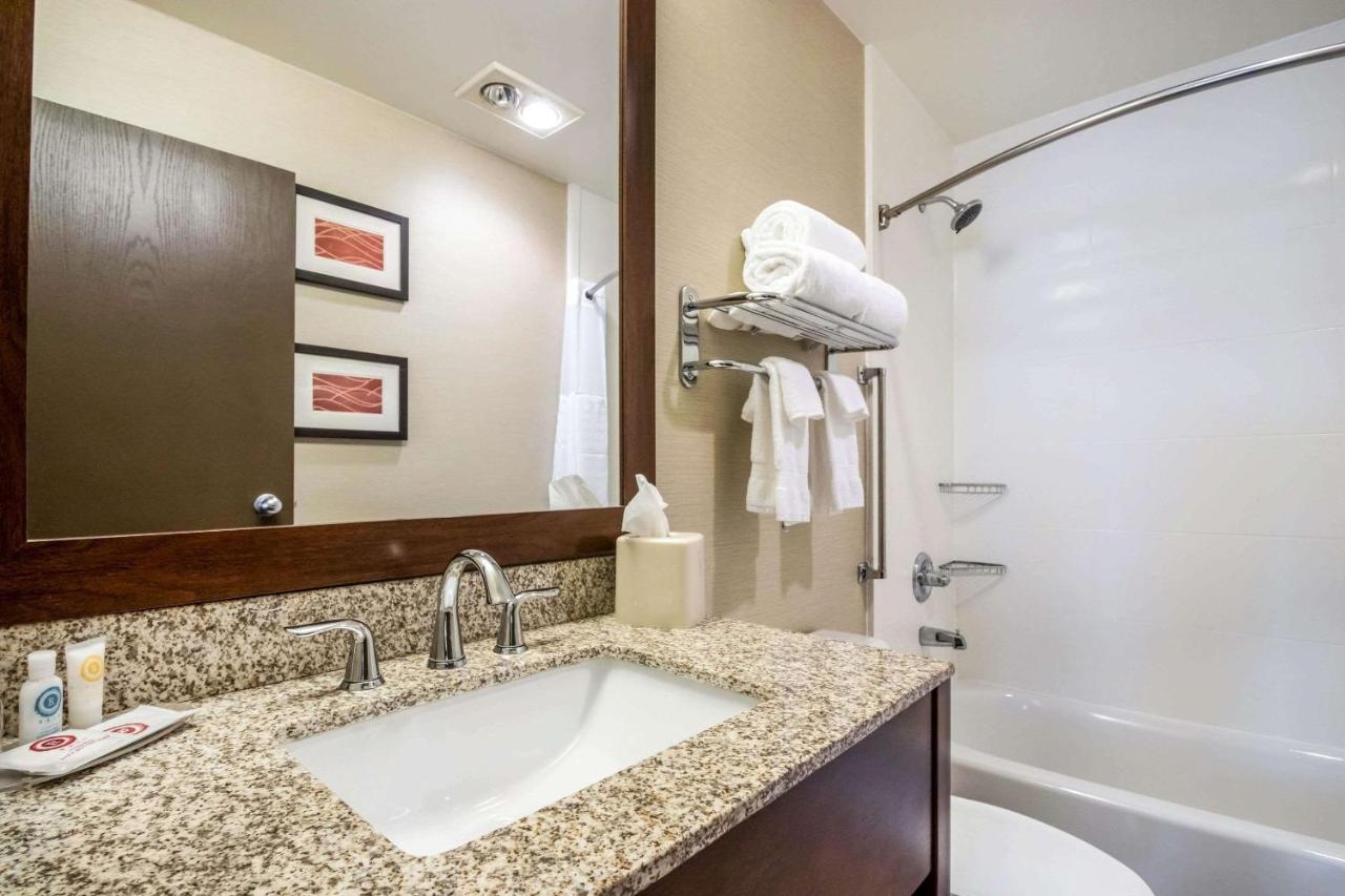 Standard Queen Room with Two Queen Beds at Comfort Inn Ottawa Starved Rock Area
