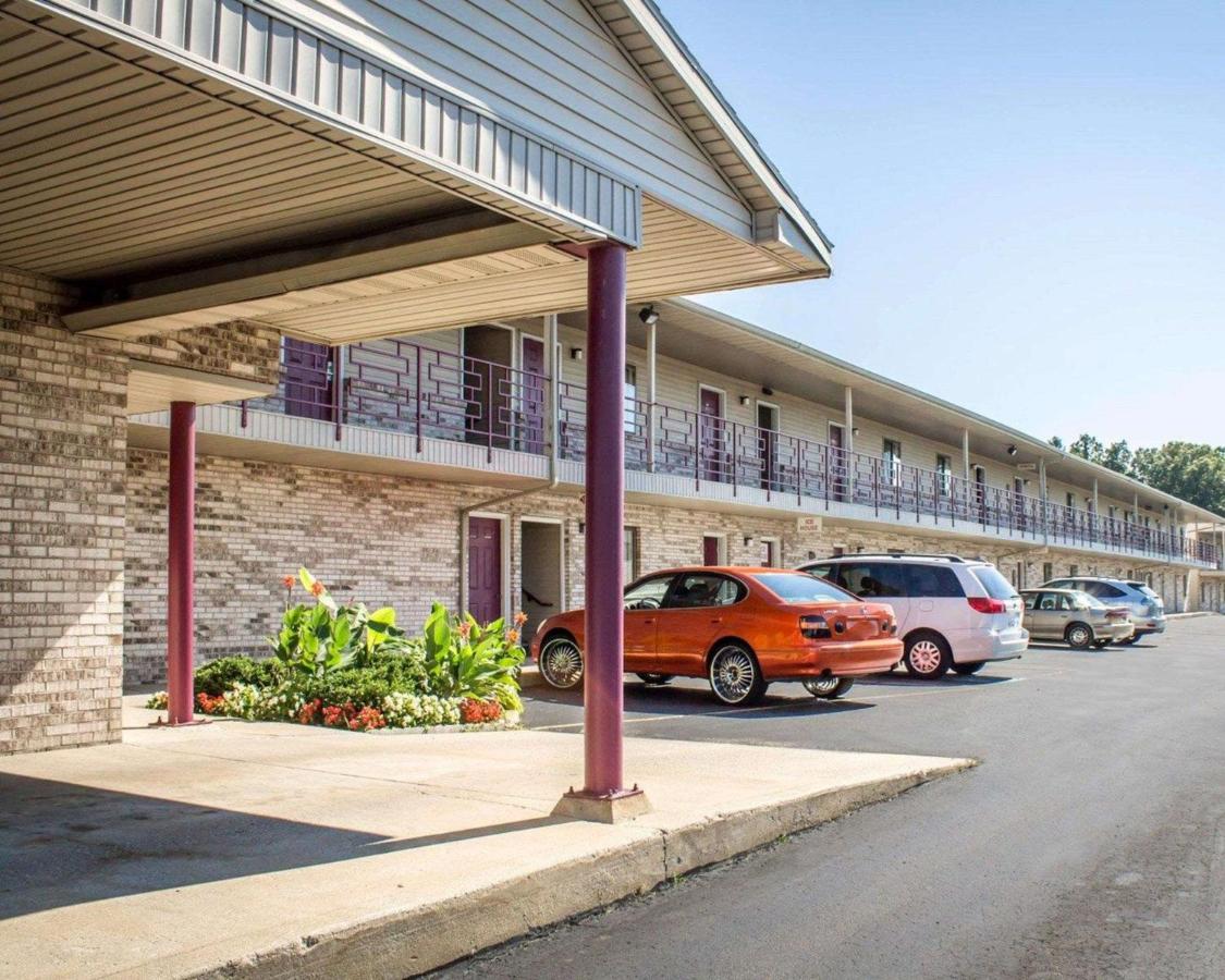 | Econo Lodge Elkhart