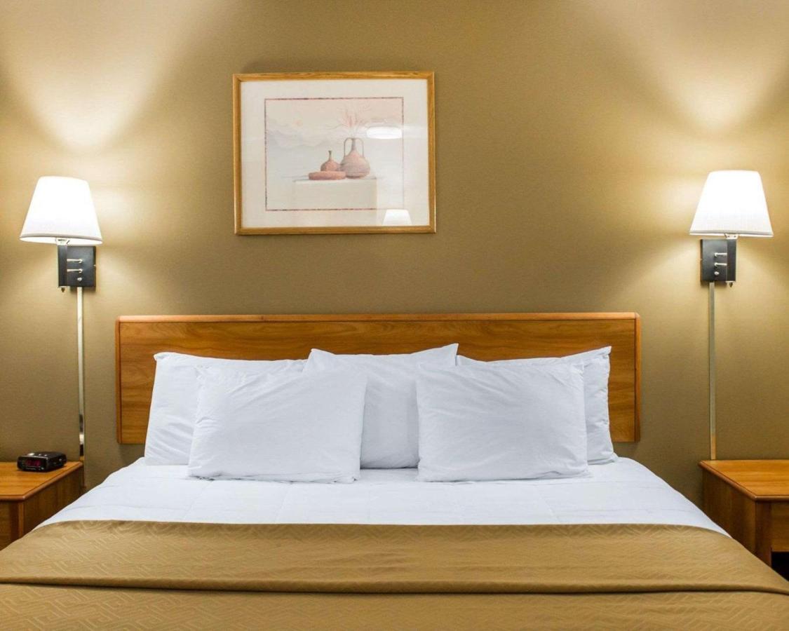 | Econo Lodge Elkhart