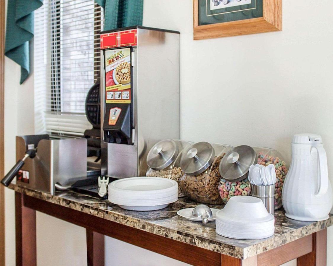 | Econo Lodge Elkhart