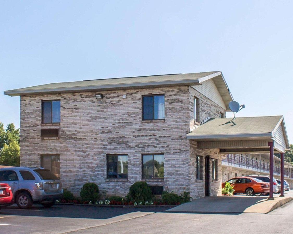 | Econo Lodge Elkhart