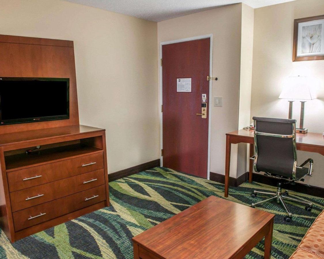 King Suite - Non-Smoking at Quality Inn & Suites South Bend Airport