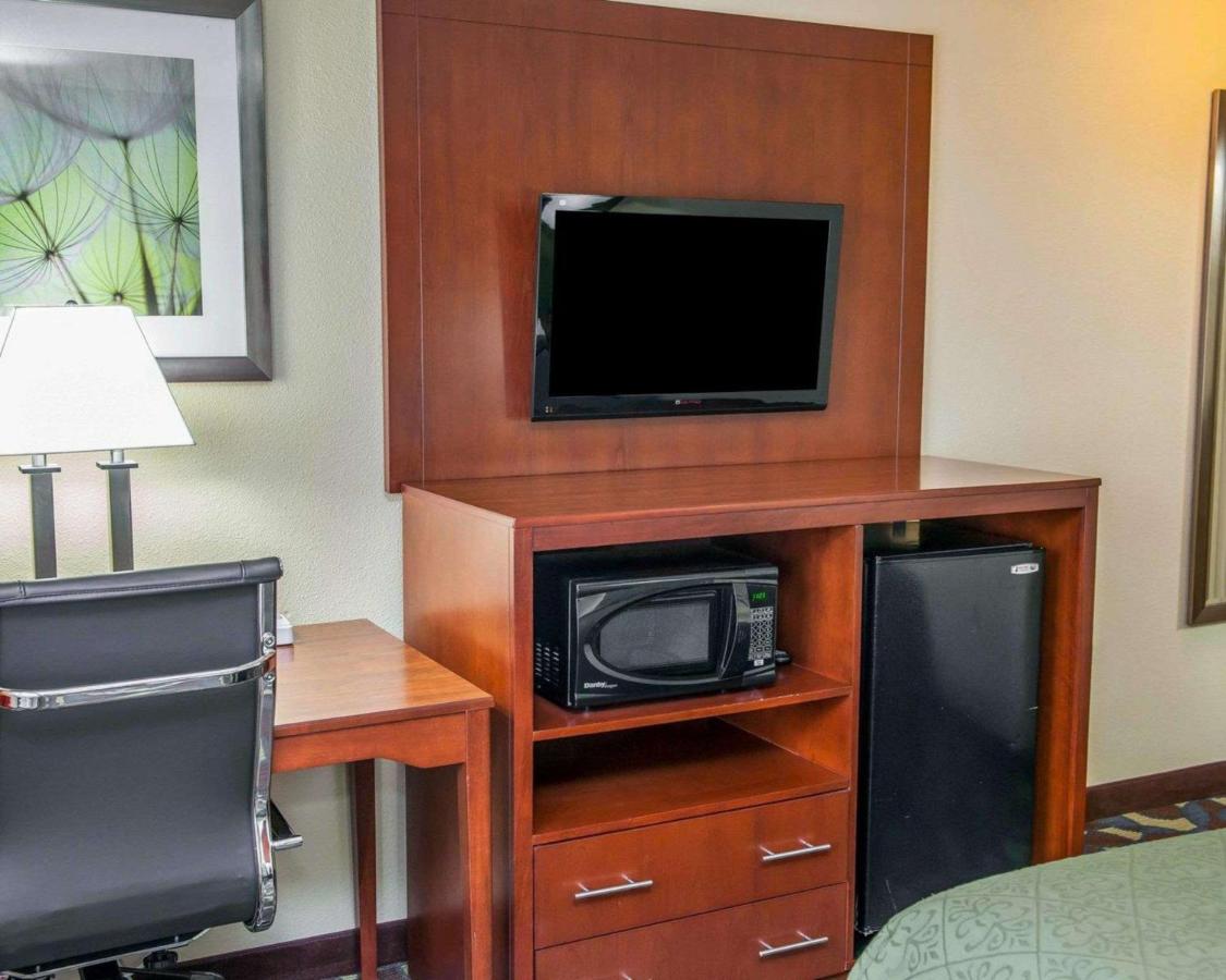 Queen Room - Non-Smoking at Quality Inn & Suites South Bend Airport