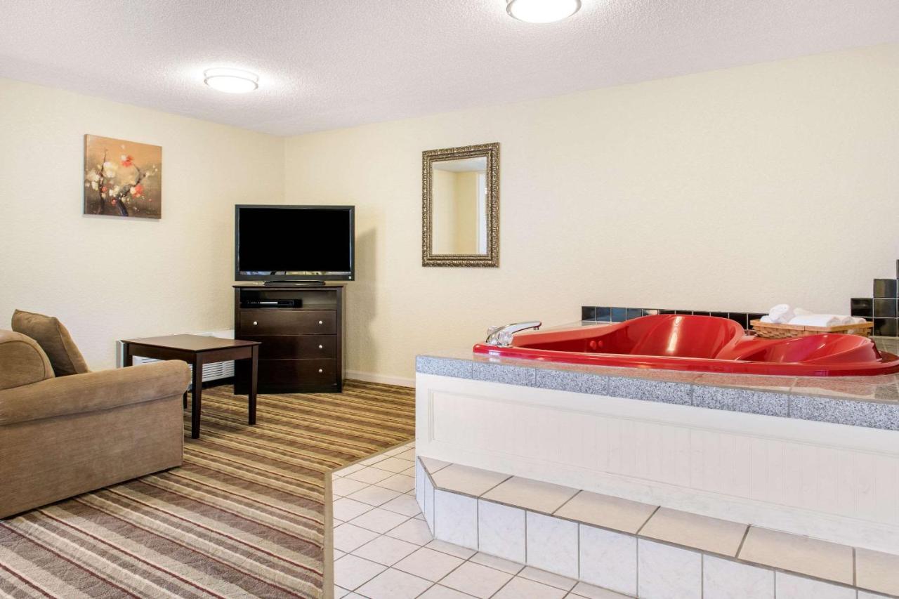 | Quality Inn Huntingburg