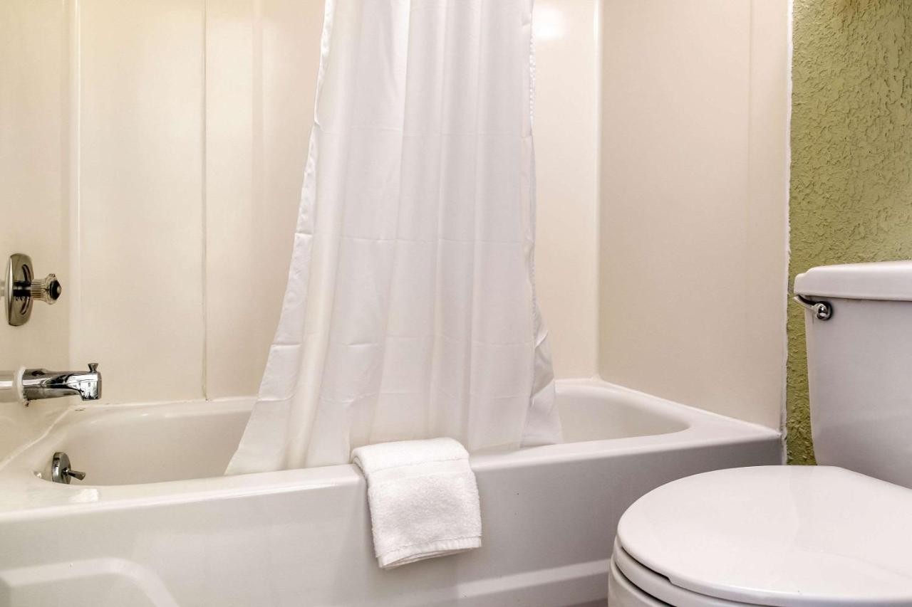 | Quality Inn Huntingburg