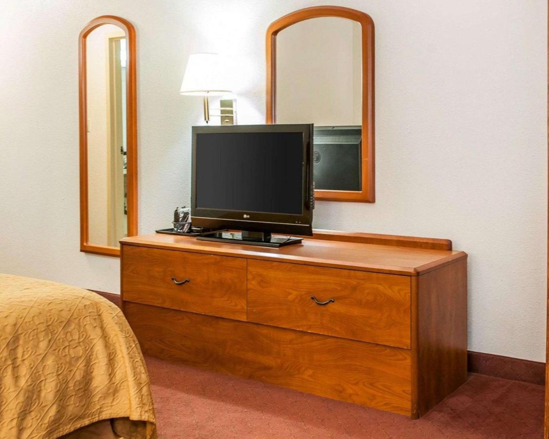 King Room at Quality Inn South