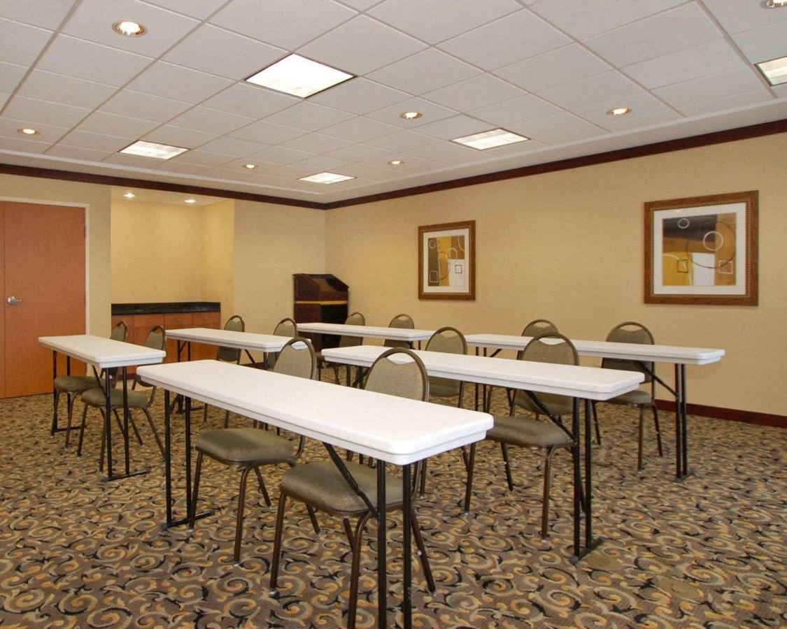 | Comfort Suites Southport