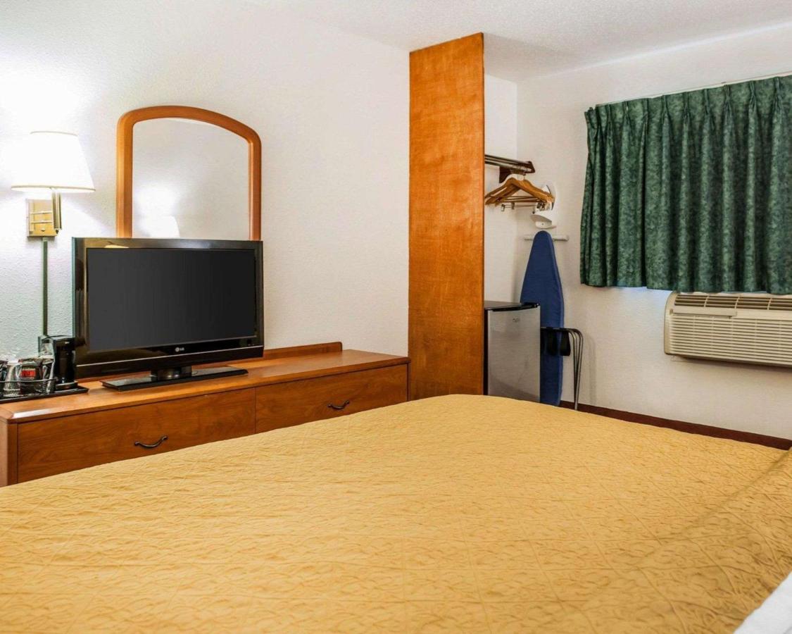 King Room at Quality Inn South