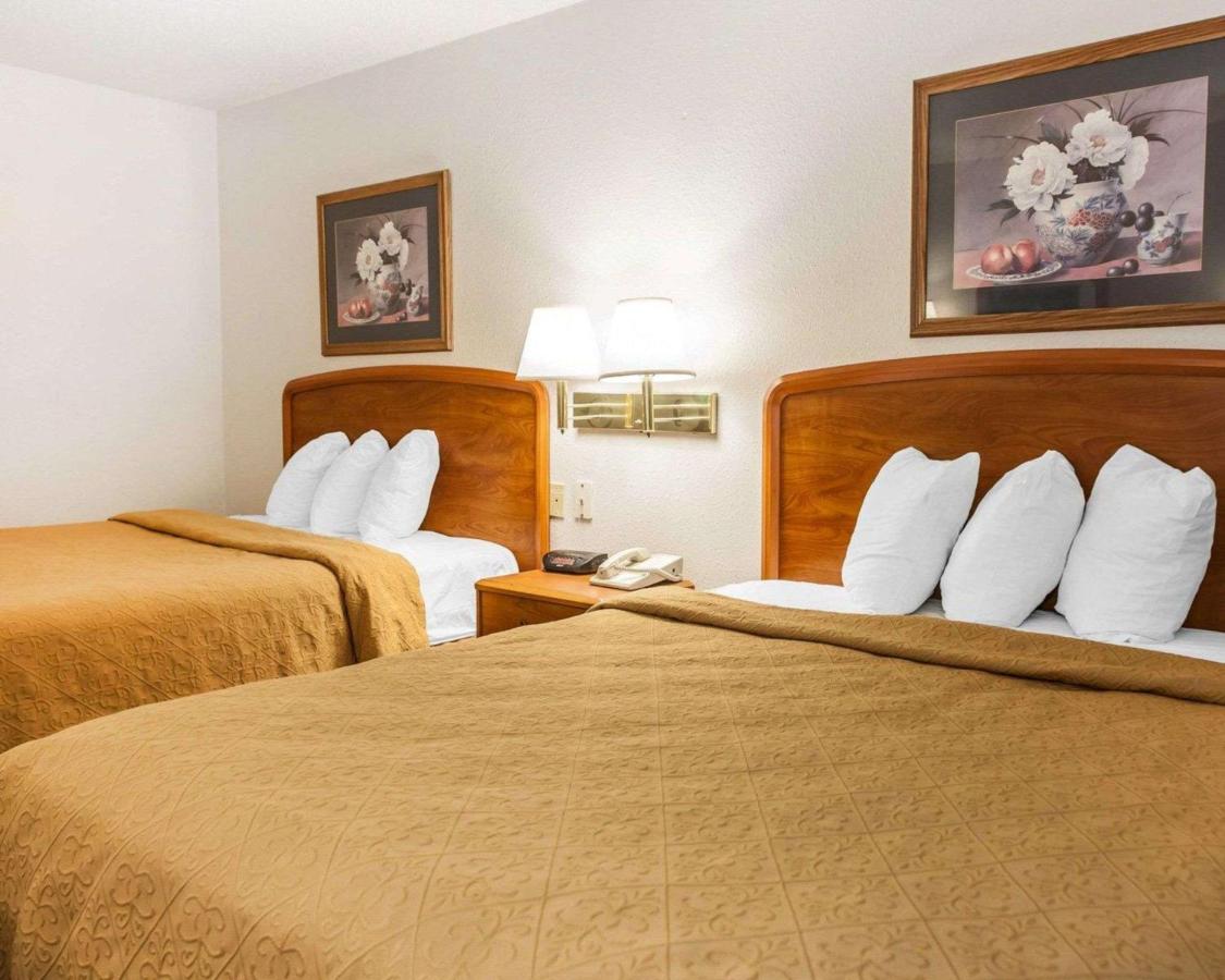 Queen Room with Two Queen Beds at Quality Inn South