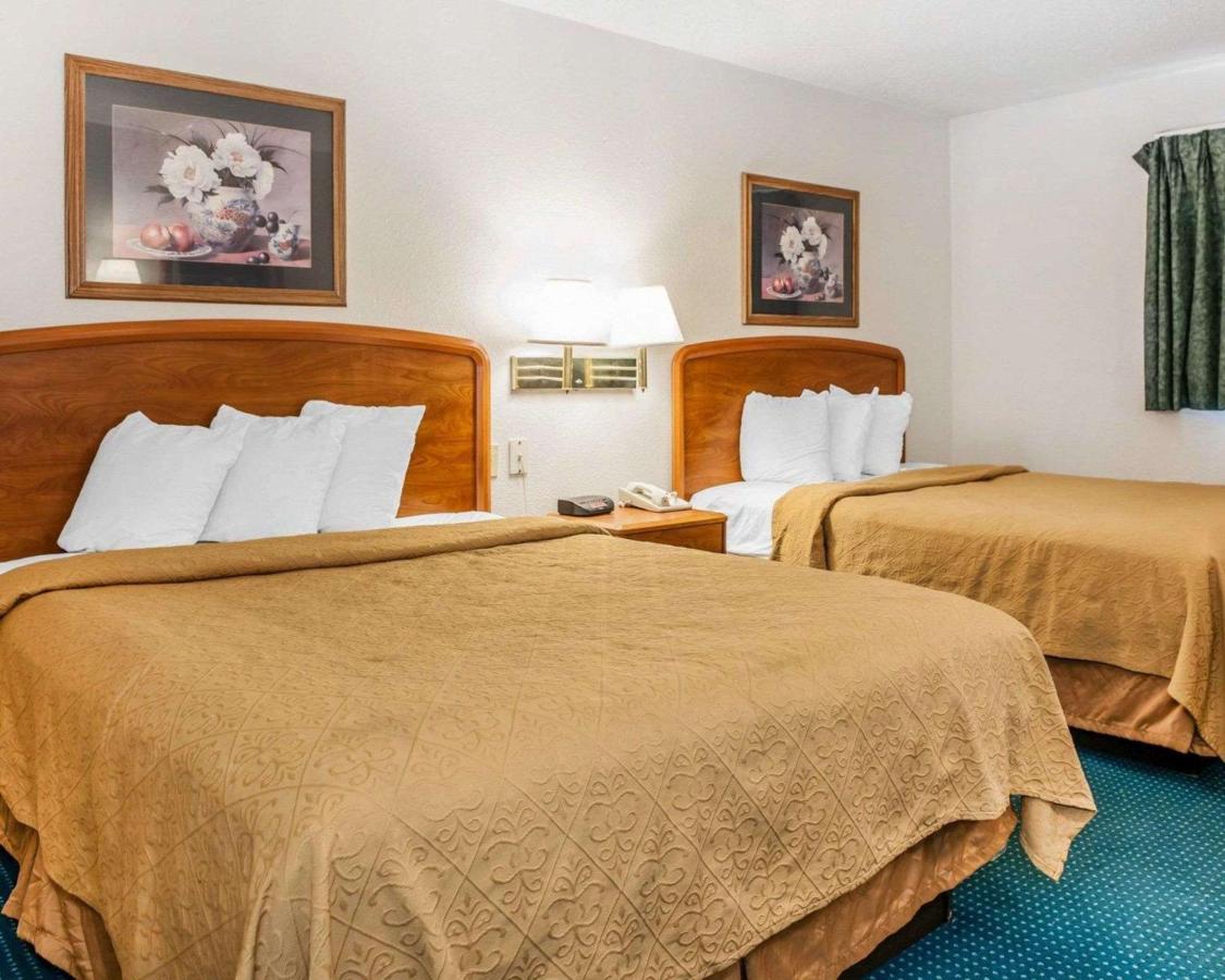 Queen Room with Two Queen Beds at Quality Inn South