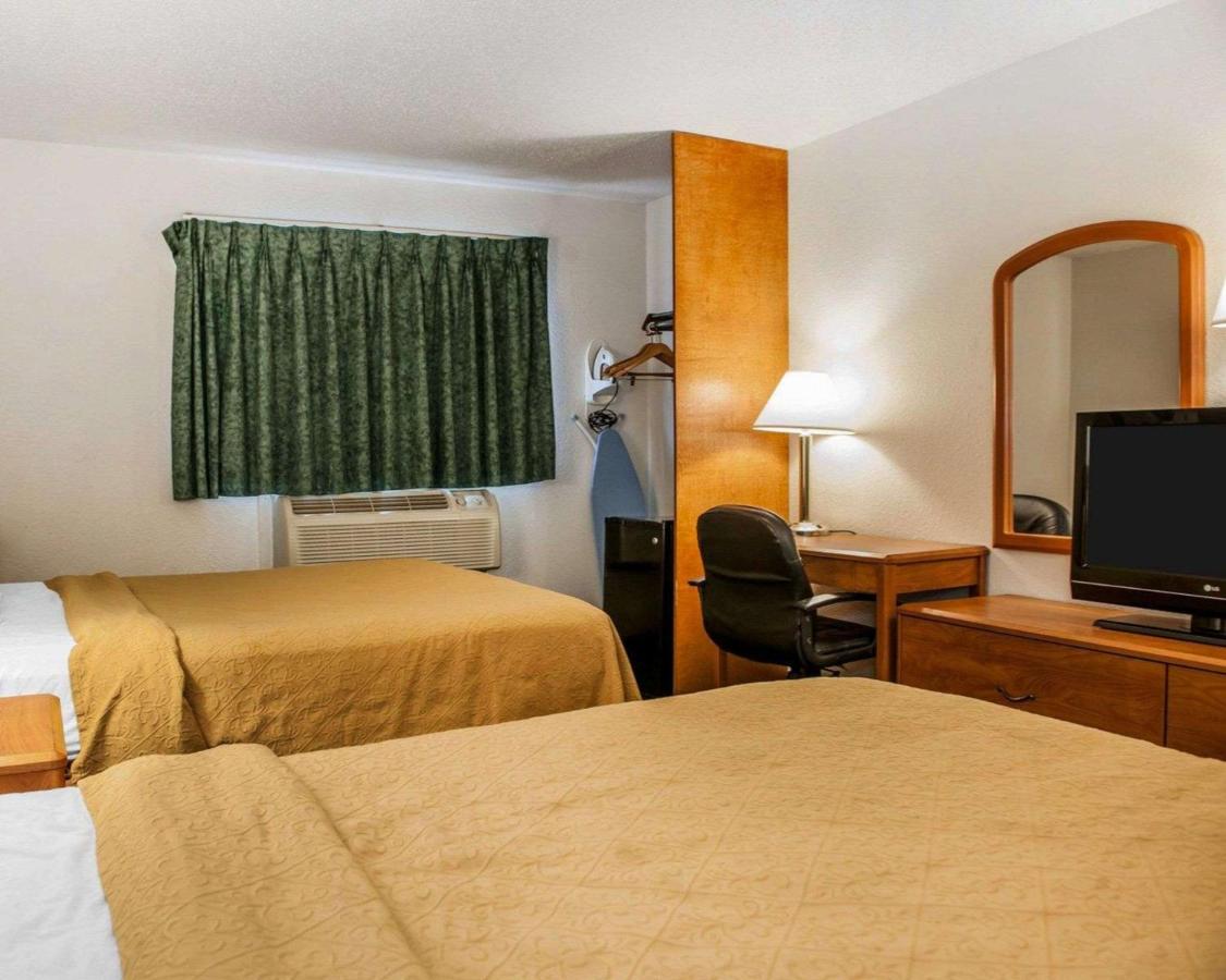 Queen Room with Two Queen Beds at Quality Inn South