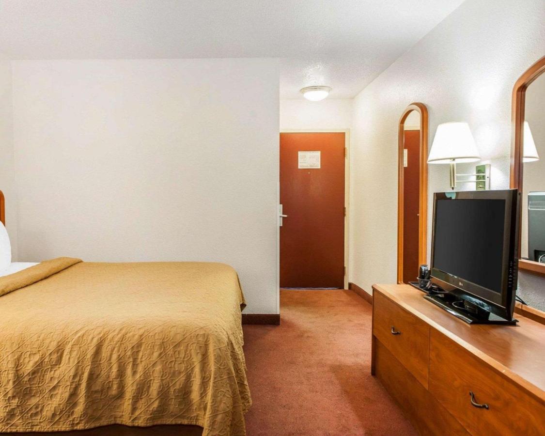 King Room at Quality Inn South