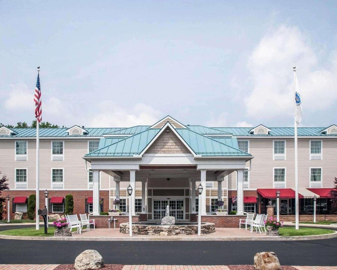 | Comfort Inn & Suites Sturbridge-Brimfield