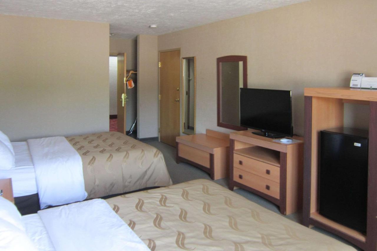Queen Room with Two Queen Beds at Quality Inn Nashville - Bloomington