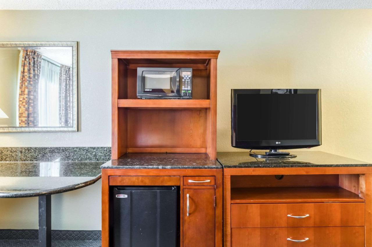 Double Room with Two Double Beds - Non-Smoking at Quality Inn Chicopee - Springfield