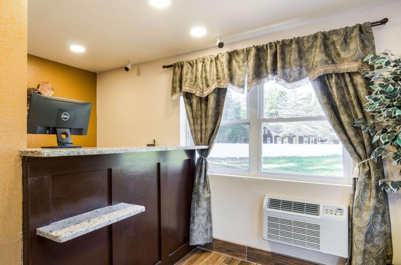 | Rodeway Inn Middleboro-Plymouth
