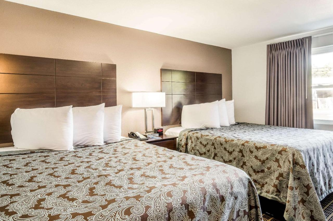 | Rodeway Inn Middleboro-Plymouth