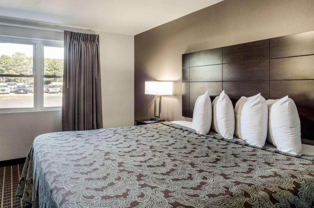 | Rodeway Inn Middleboro-Plymouth