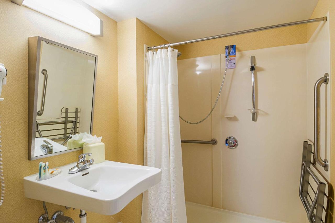 King Suite - Accessible/Non-Smoking at Quality Inn Boston - Revere