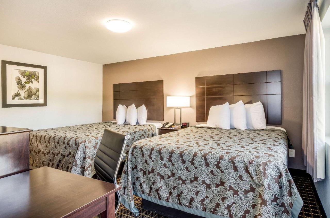 | Rodeway Inn Middleboro-Plymouth
